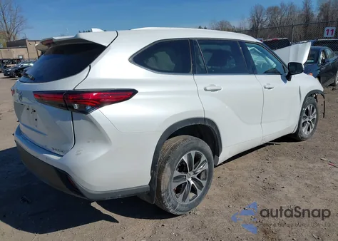 2022 Toyota Highlander Xle z USA, uszkodzony, nr VIN 5TDHZRBH8NS577430
